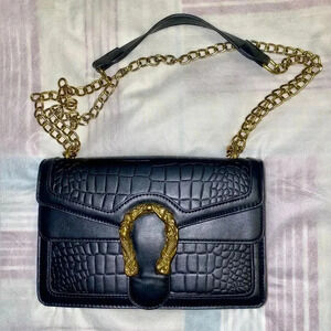 Fancy bag with snake 🐍 lock design and snake skin surface